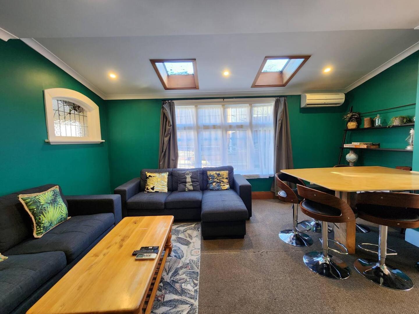 A Stone'S Throw From Town Main House Hotell Dunedin Exteriör bild