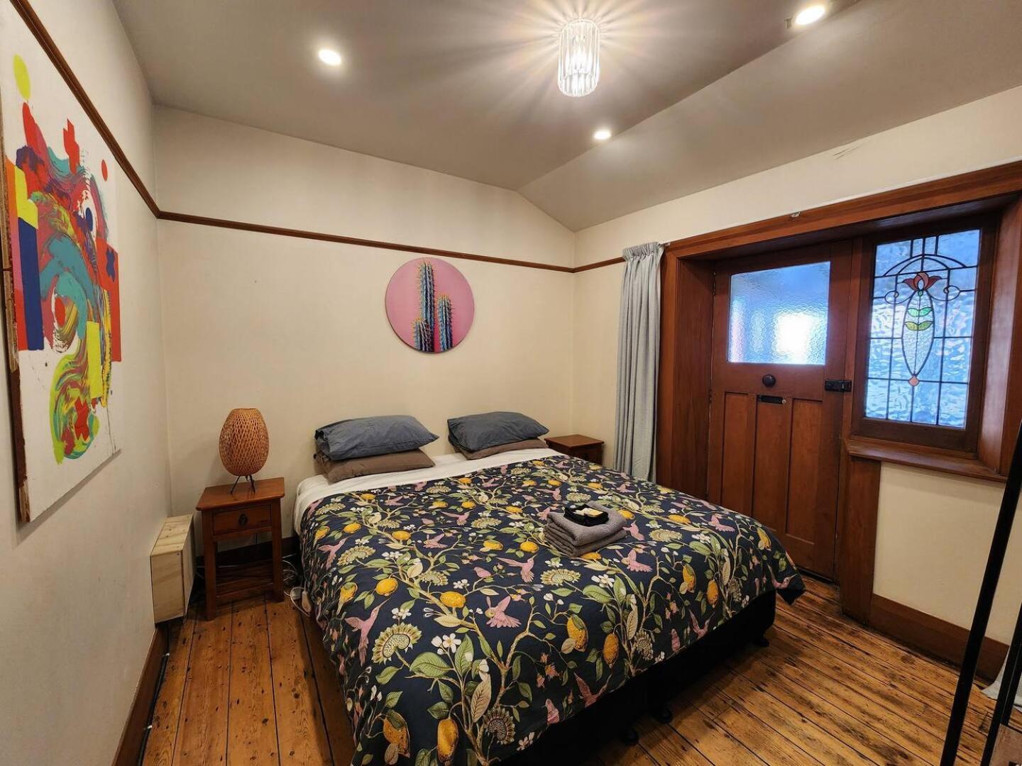 A Stone'S Throw From Town Main House Hotell Dunedin Exteriör bild